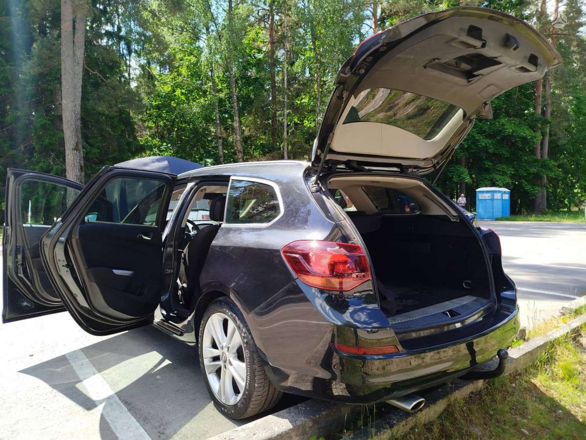 Opel Astra 2012 — photo 15