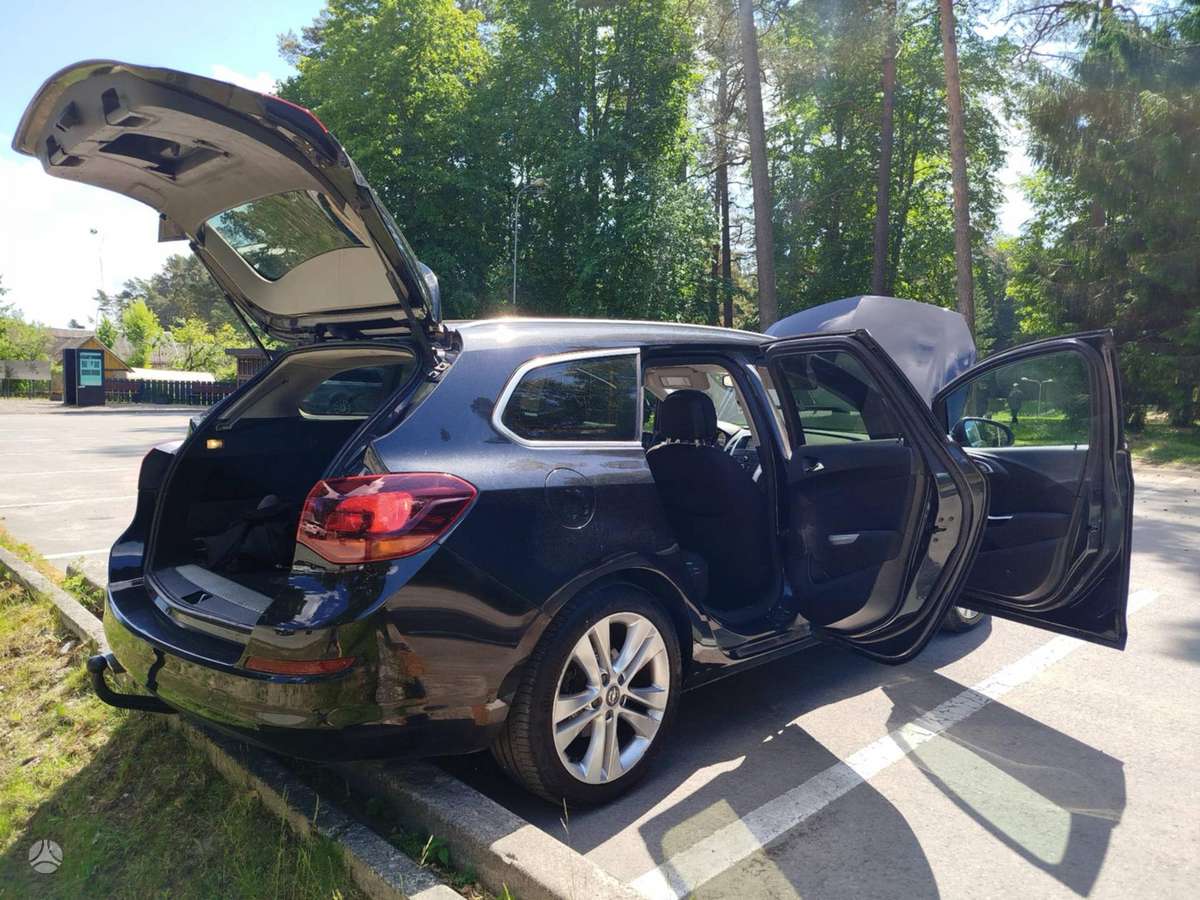 Opel Astra 2012 — photo 16