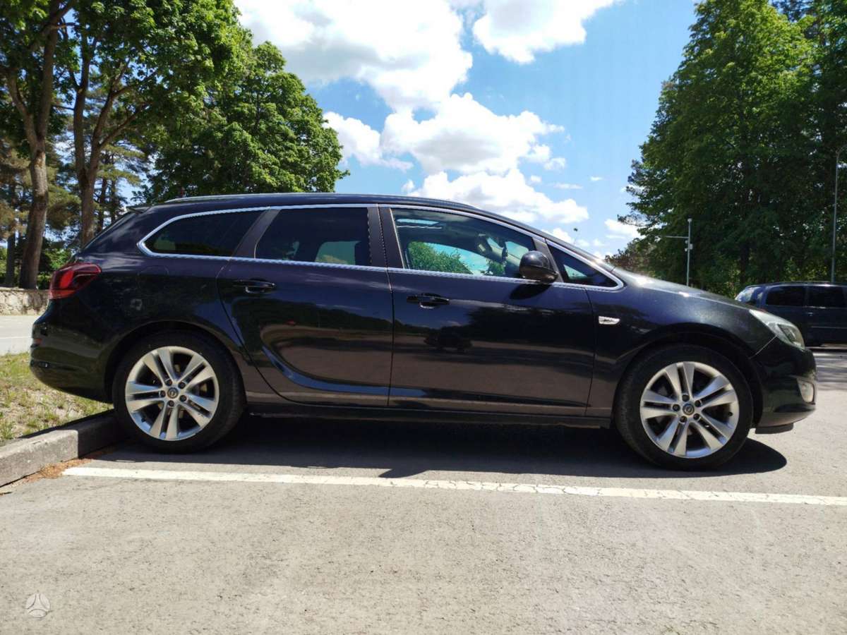 Opel Astra 2012 — photo 6