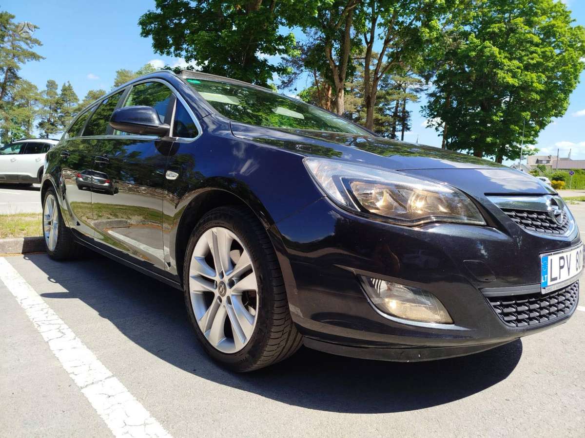 Opel Astra 2012 — photo 7