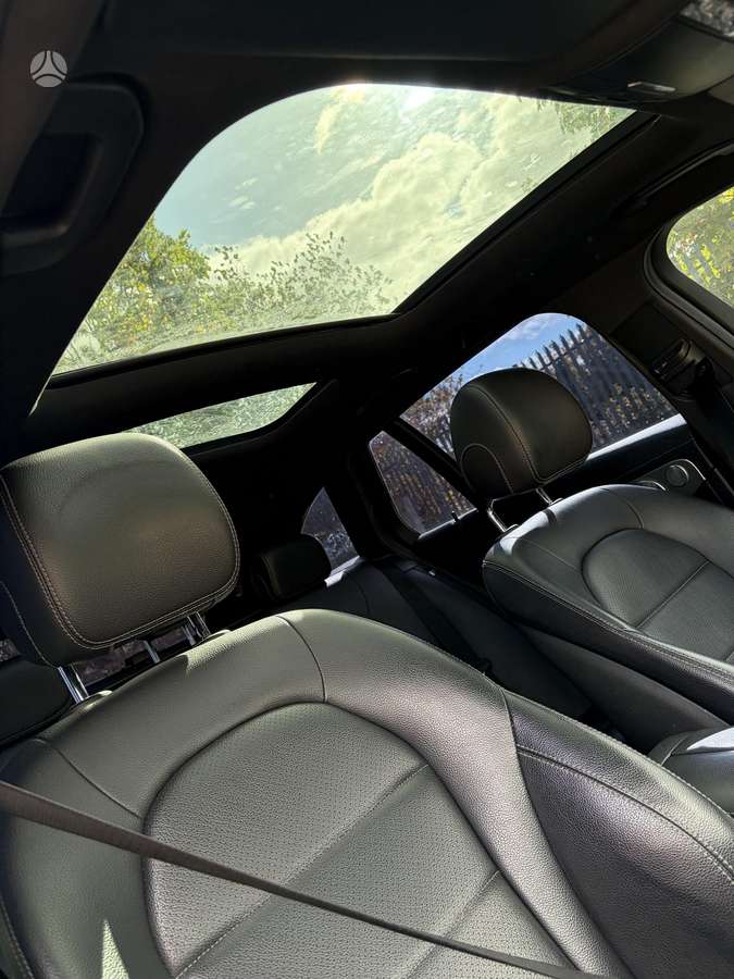 Mercedes-Benz C300 2015 — photo 12