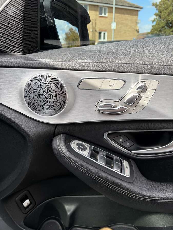 Mercedes-Benz C300 2015 — photo 13