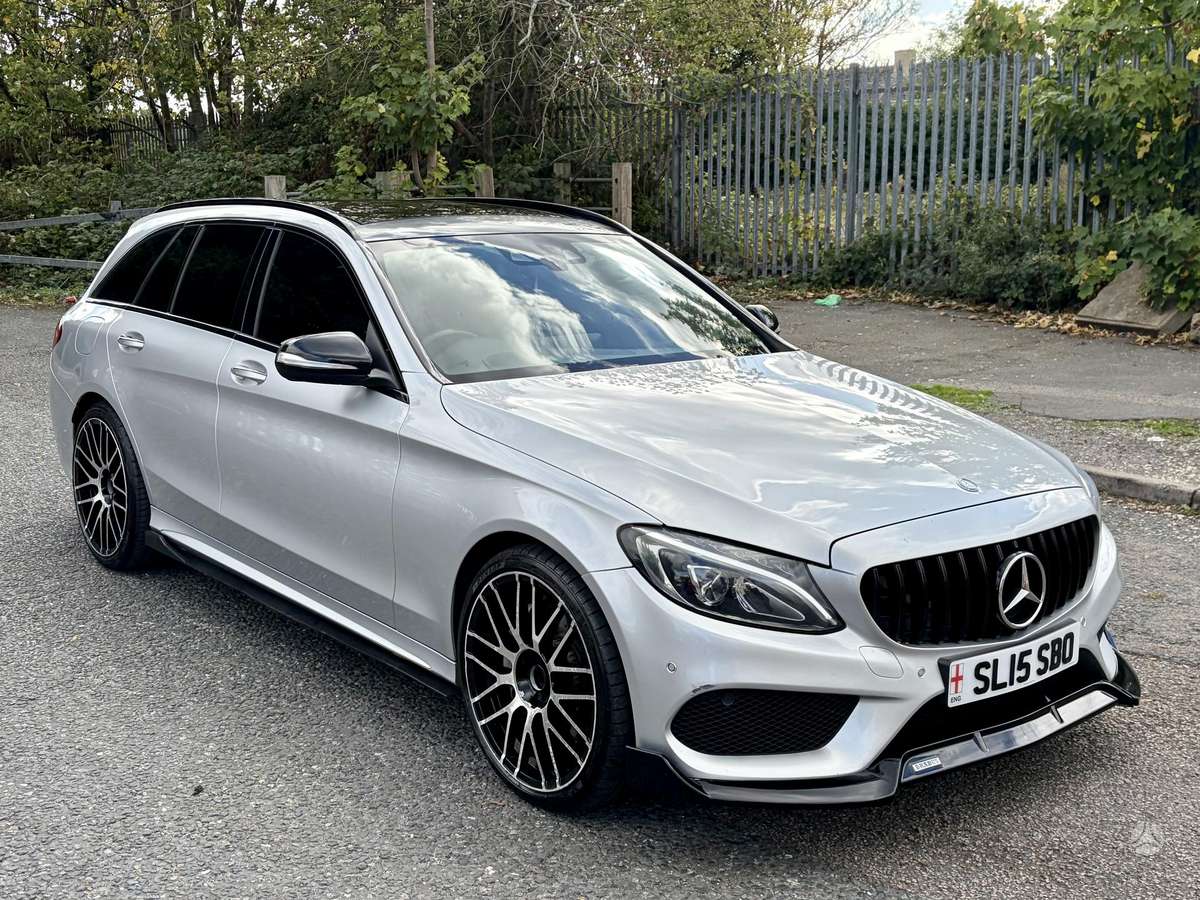 Mercedes-Benz C300 2015 — interior