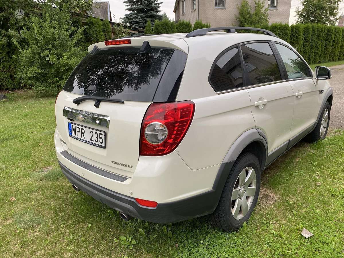 Chevrolet Captiva 2011 — вигляд ззаду
