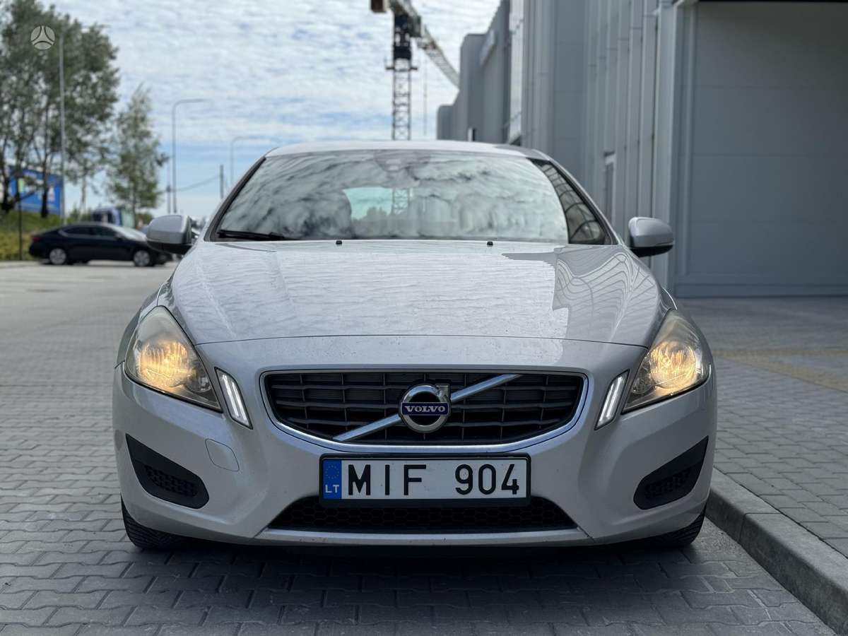 Volvo V60 2012 — вигляд ззаду