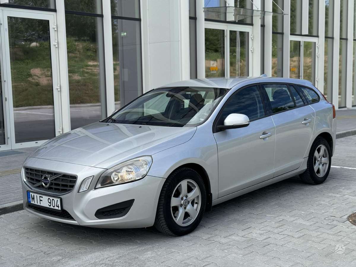 Volvo V60 2012 — салон