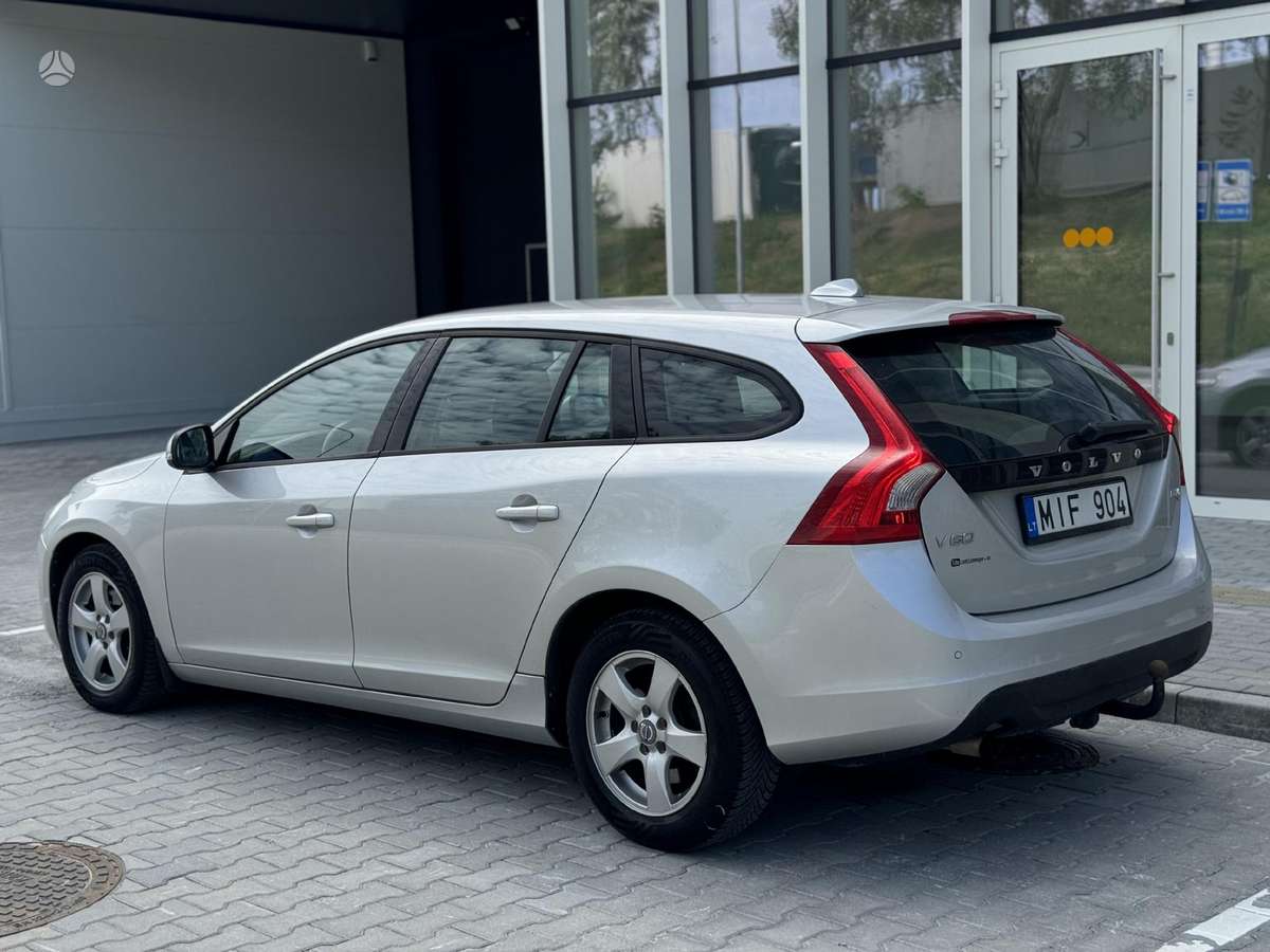 Volvo V60 2012 — двигун 1560 cm³, 116 HP (85kW)