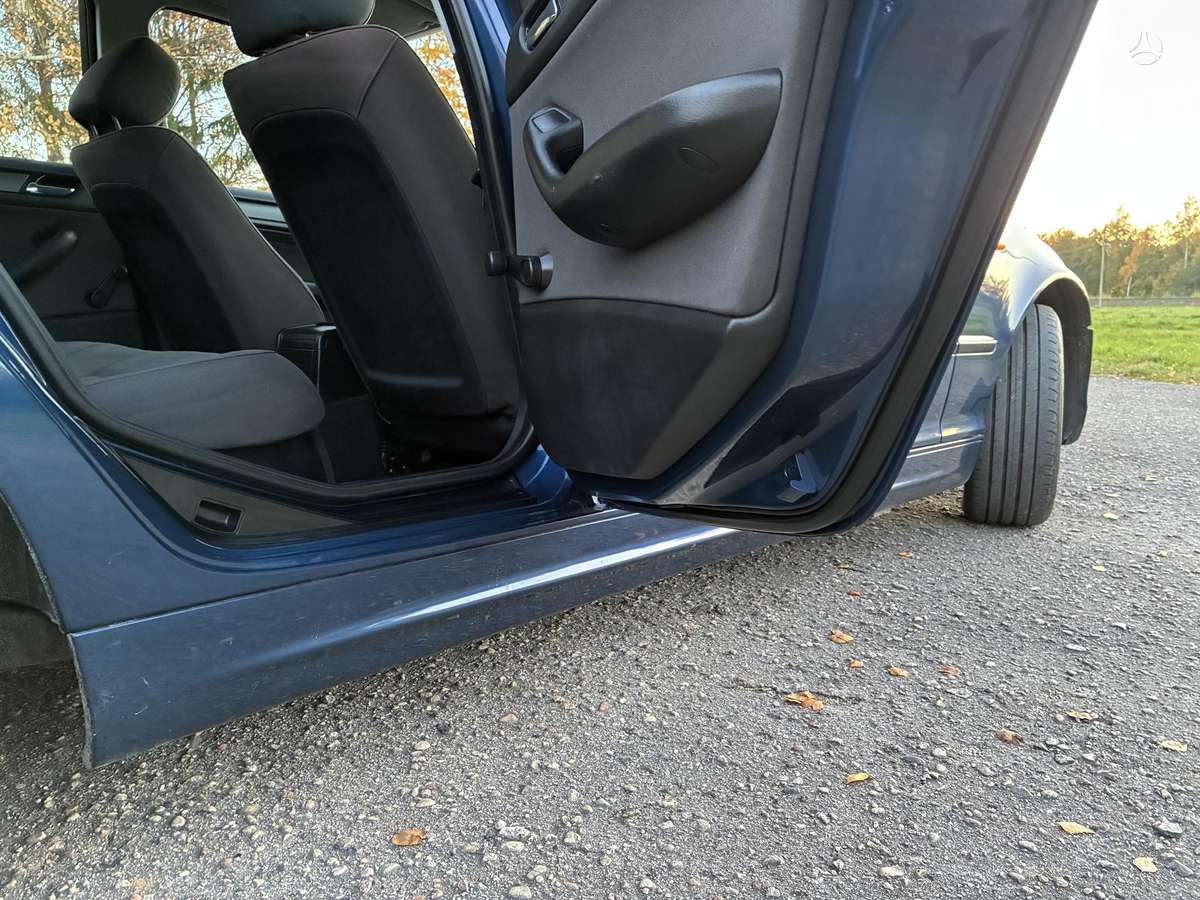 BMW 320 2004 — photo 27