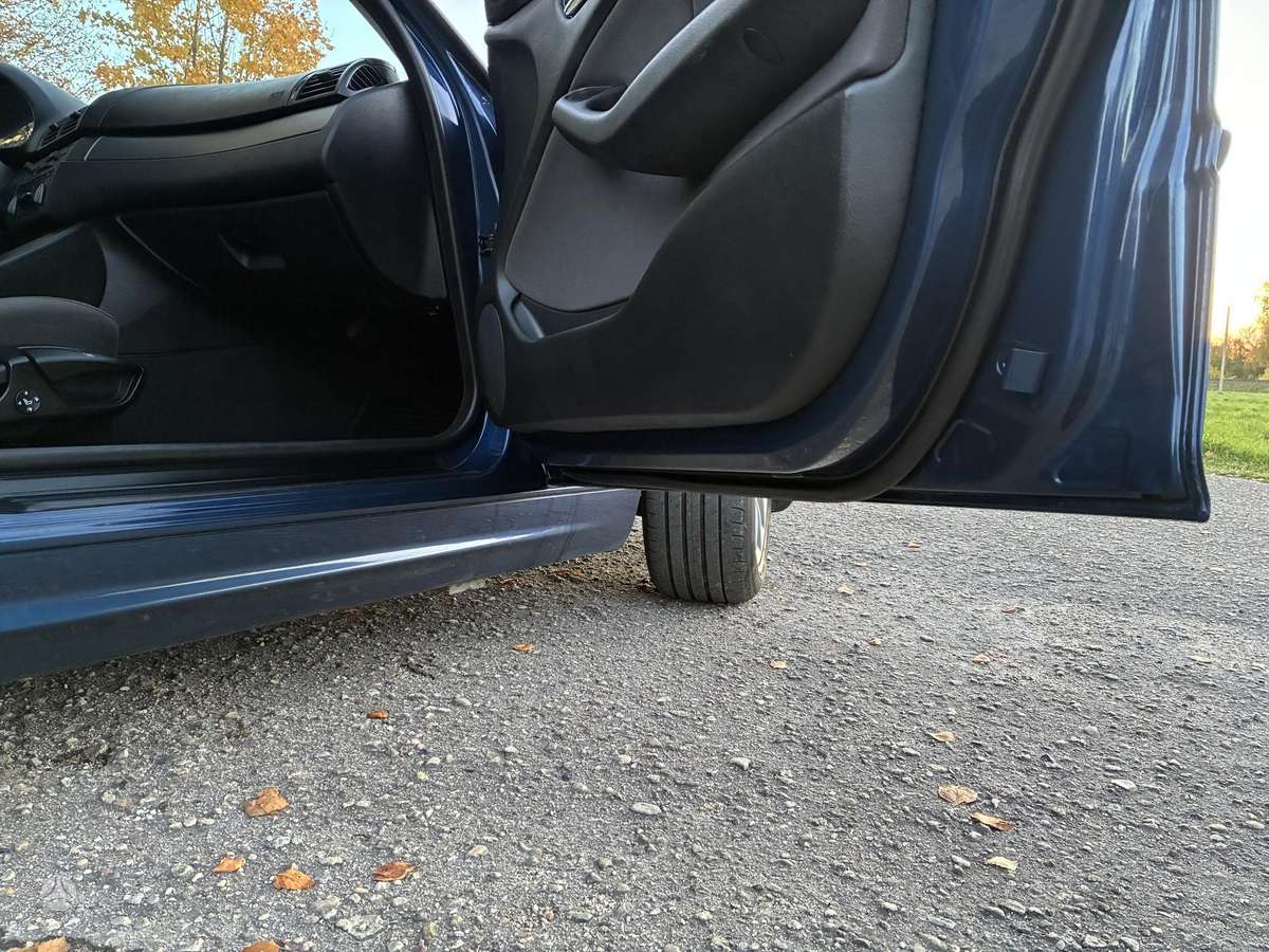 BMW 320 2004 — photo 28