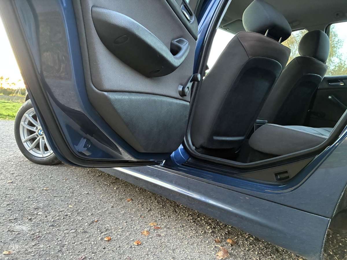 BMW 320 2004 — photo 29
