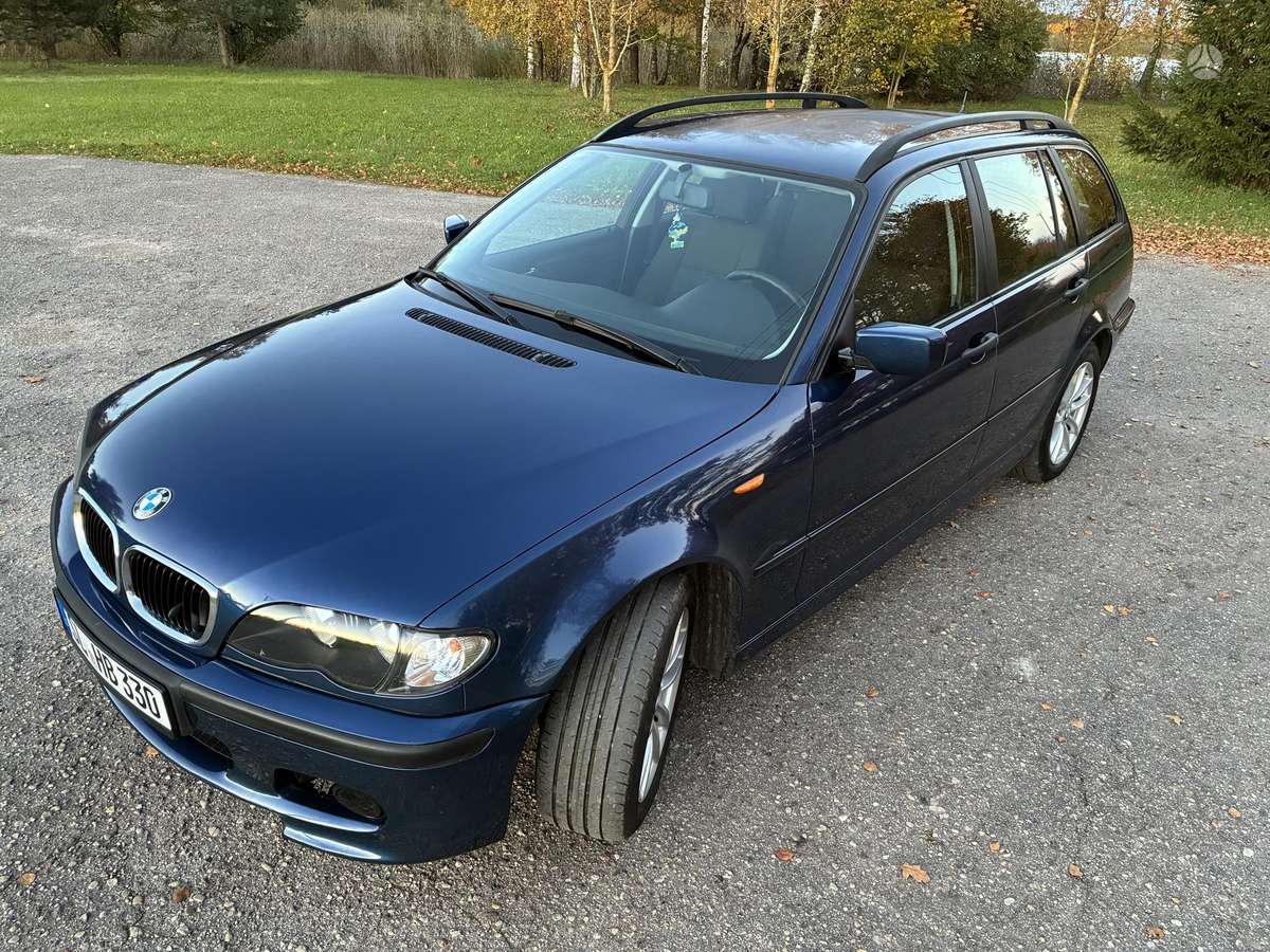 BMW 320 2004 — interior