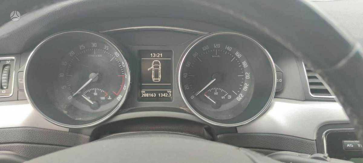 Skoda Superb 2011 — photo 10