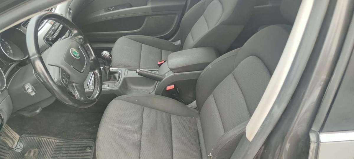Skoda Superb 2011 — photo 11