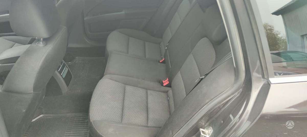 Skoda Superb 2011 — photo 12
