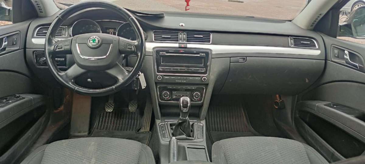 Skoda Superb 2011 — photo 14
