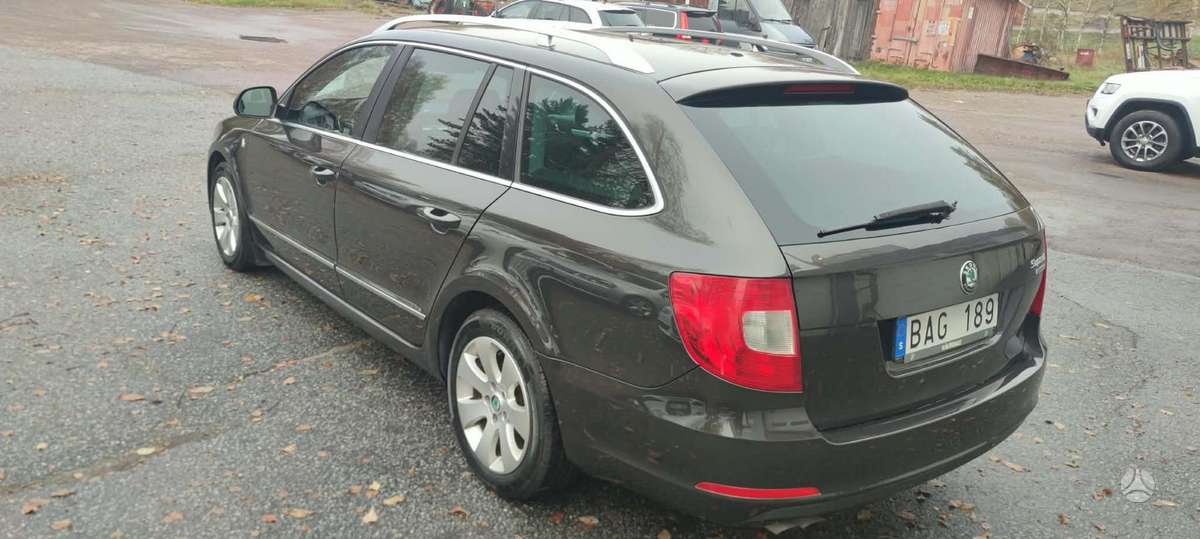 Skoda Superb 2011 — engine 1598 cm³, 105 HP (77kW)