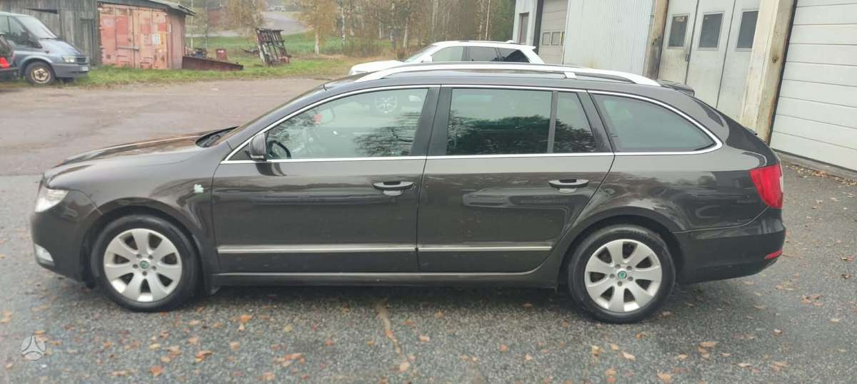 Skoda Superb 2011 — photo 8