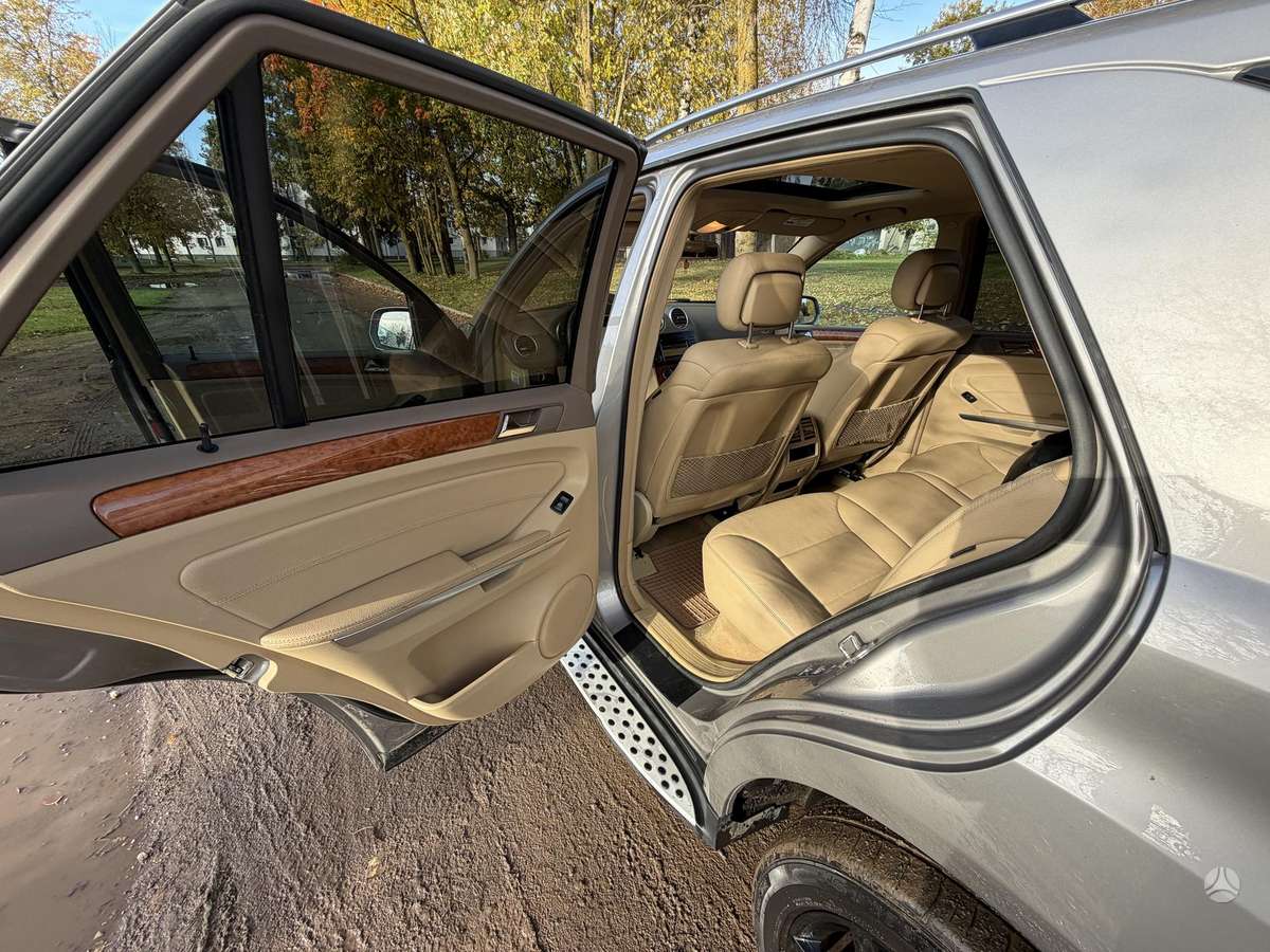 Mercedes-Benz ML350 2009 — photo 11