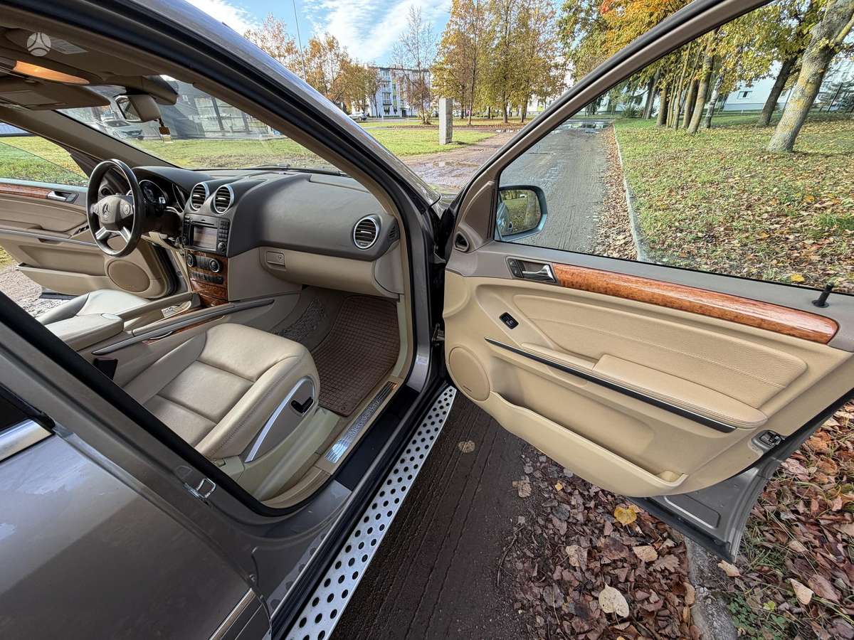 Mercedes-Benz ML350 2009 — photo 17