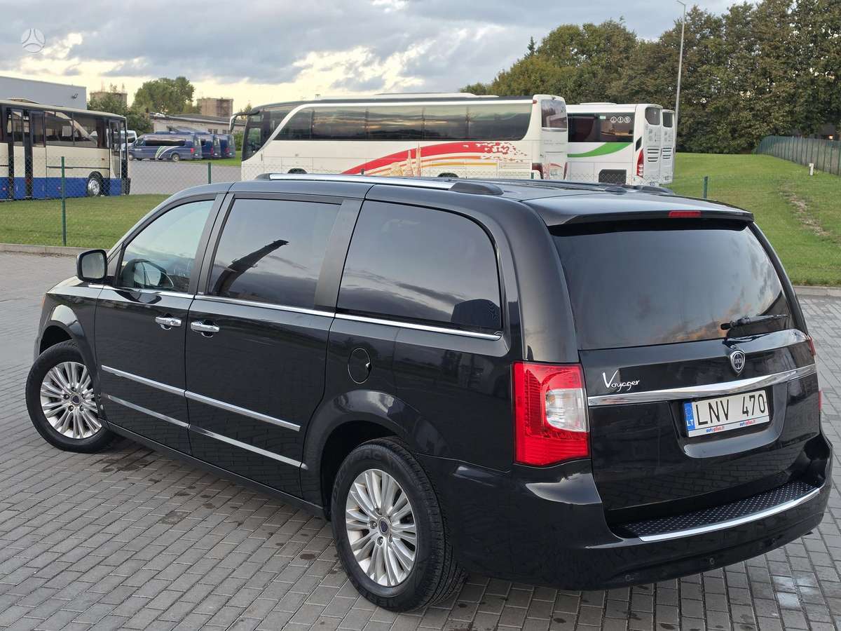 Chrysler Voyager 2014 — салон