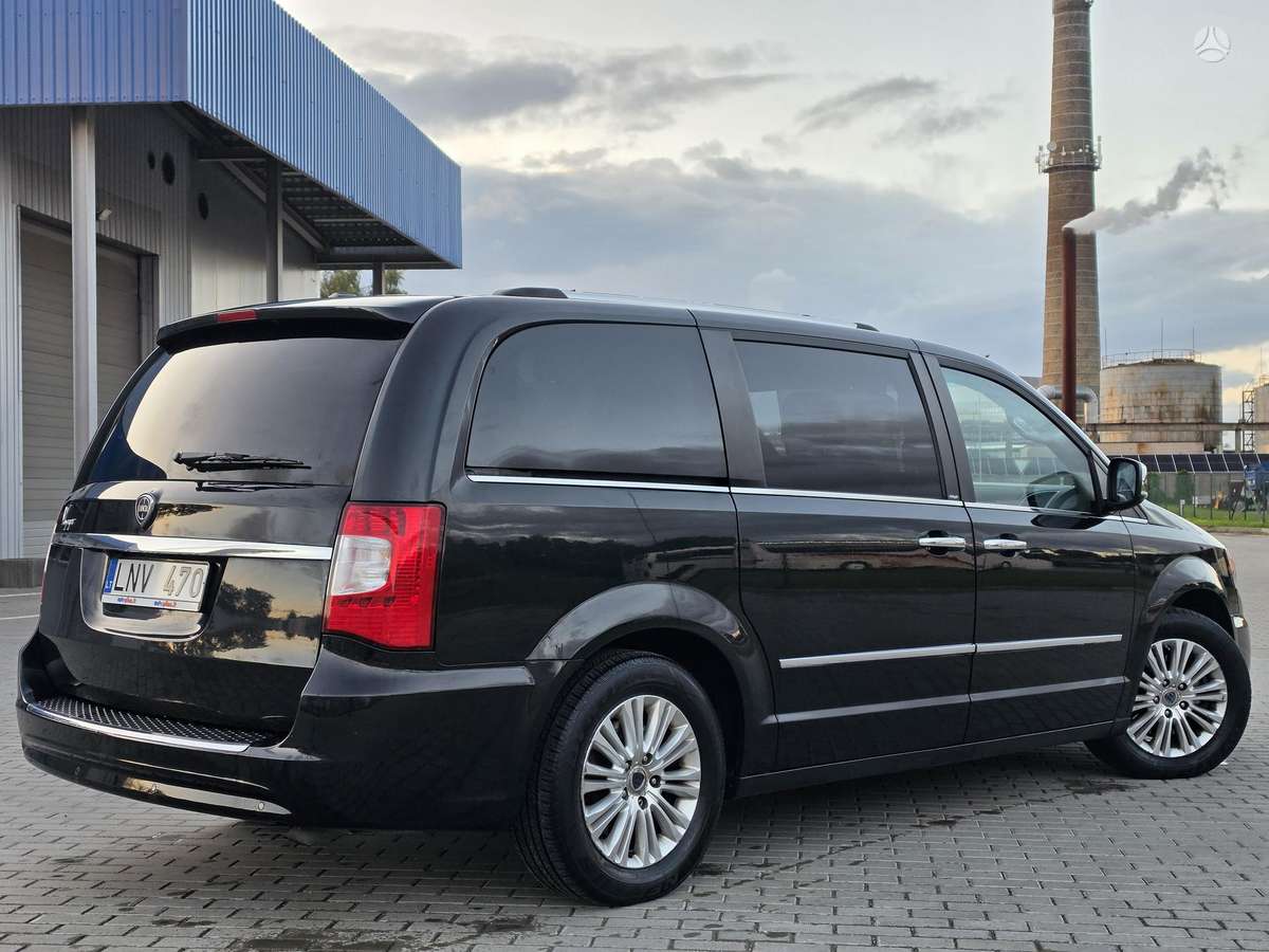 Chrysler Voyager 2014 — фото 7