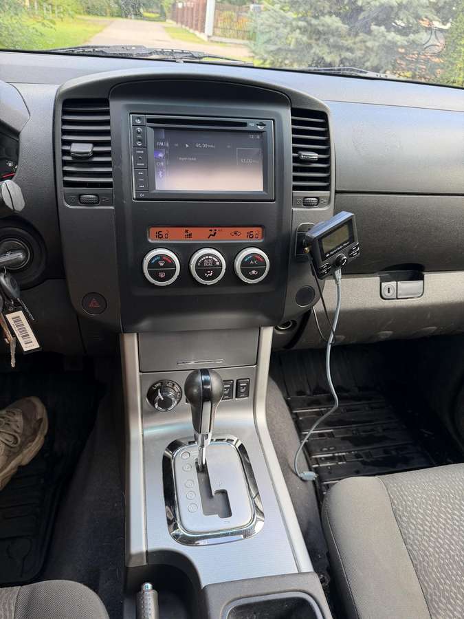 Nissan Navara 2014 — photo 14