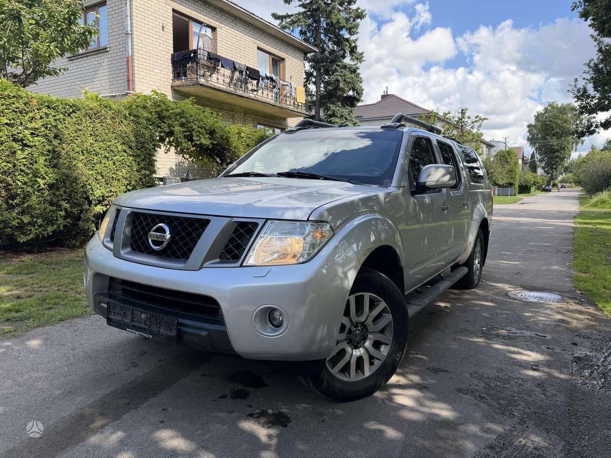 Nissan Navara 2014 — interior