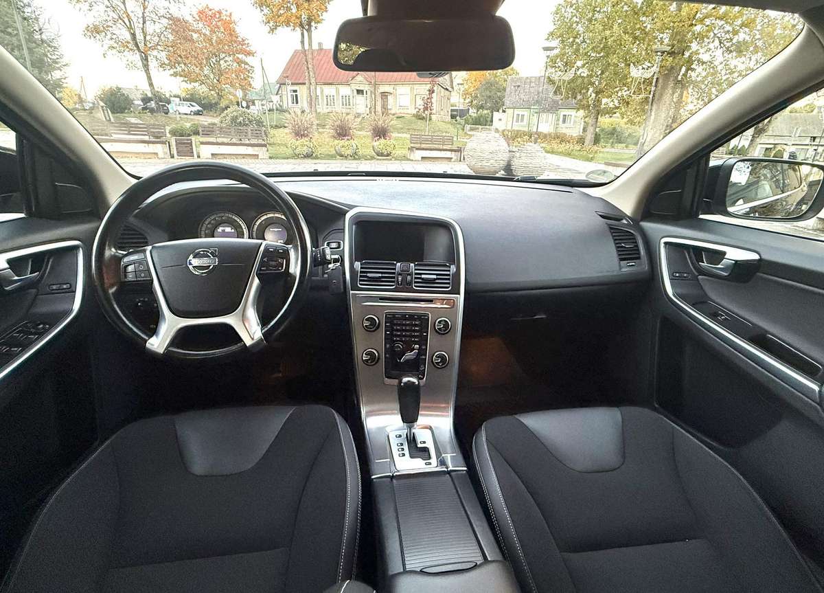 Volvo XC60 2011 — photo 16