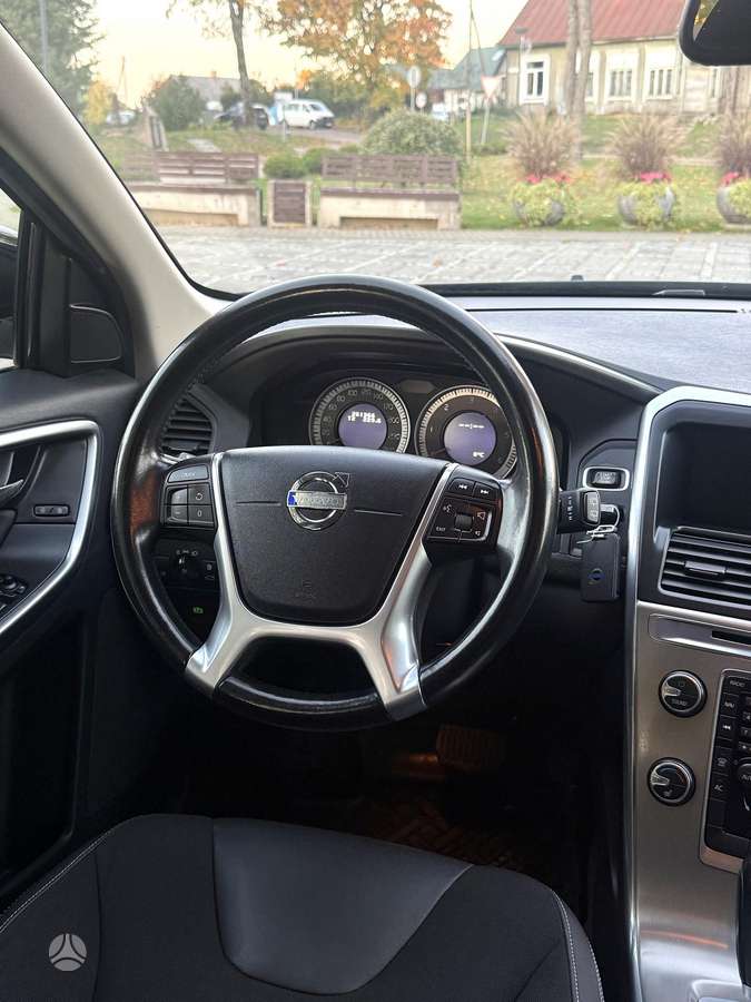 Volvo XC60 2011 — photo 17
