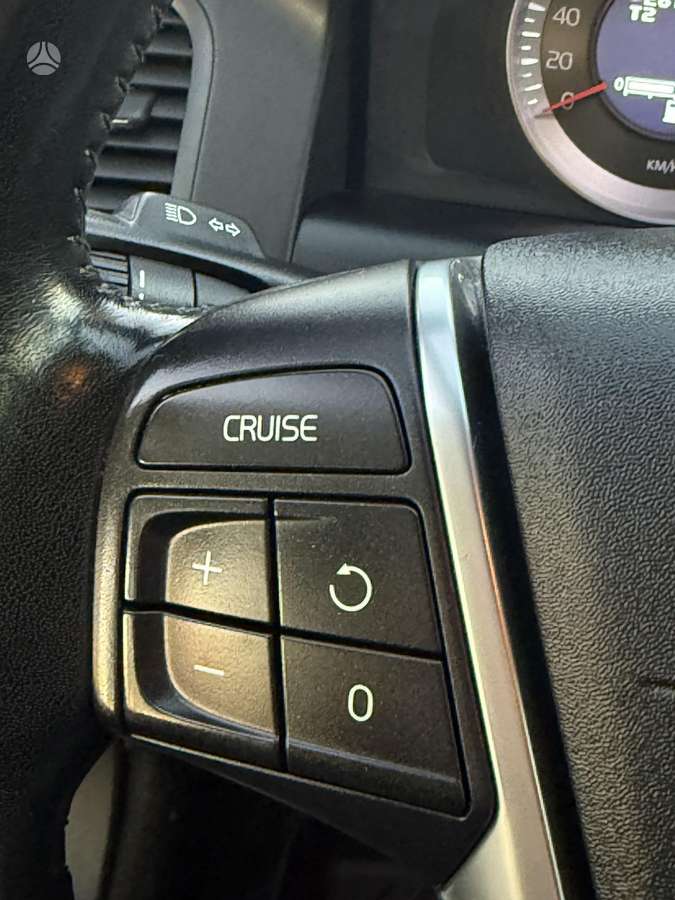 Volvo XC60 2011 — photo 18