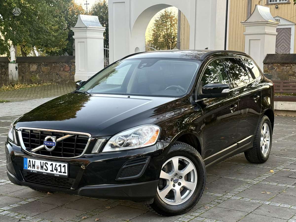 Volvo XC60 2011 — rear view