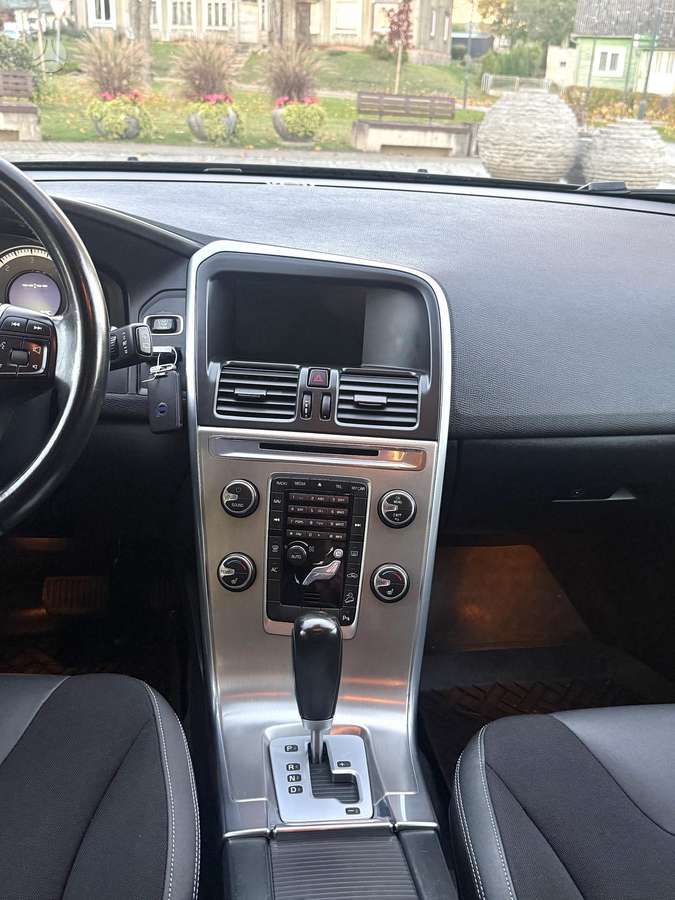 Volvo XC60 2011 — photo 20