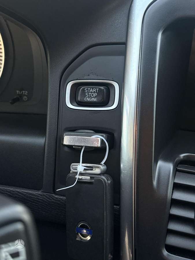 Volvo XC60 2011 — photo 22