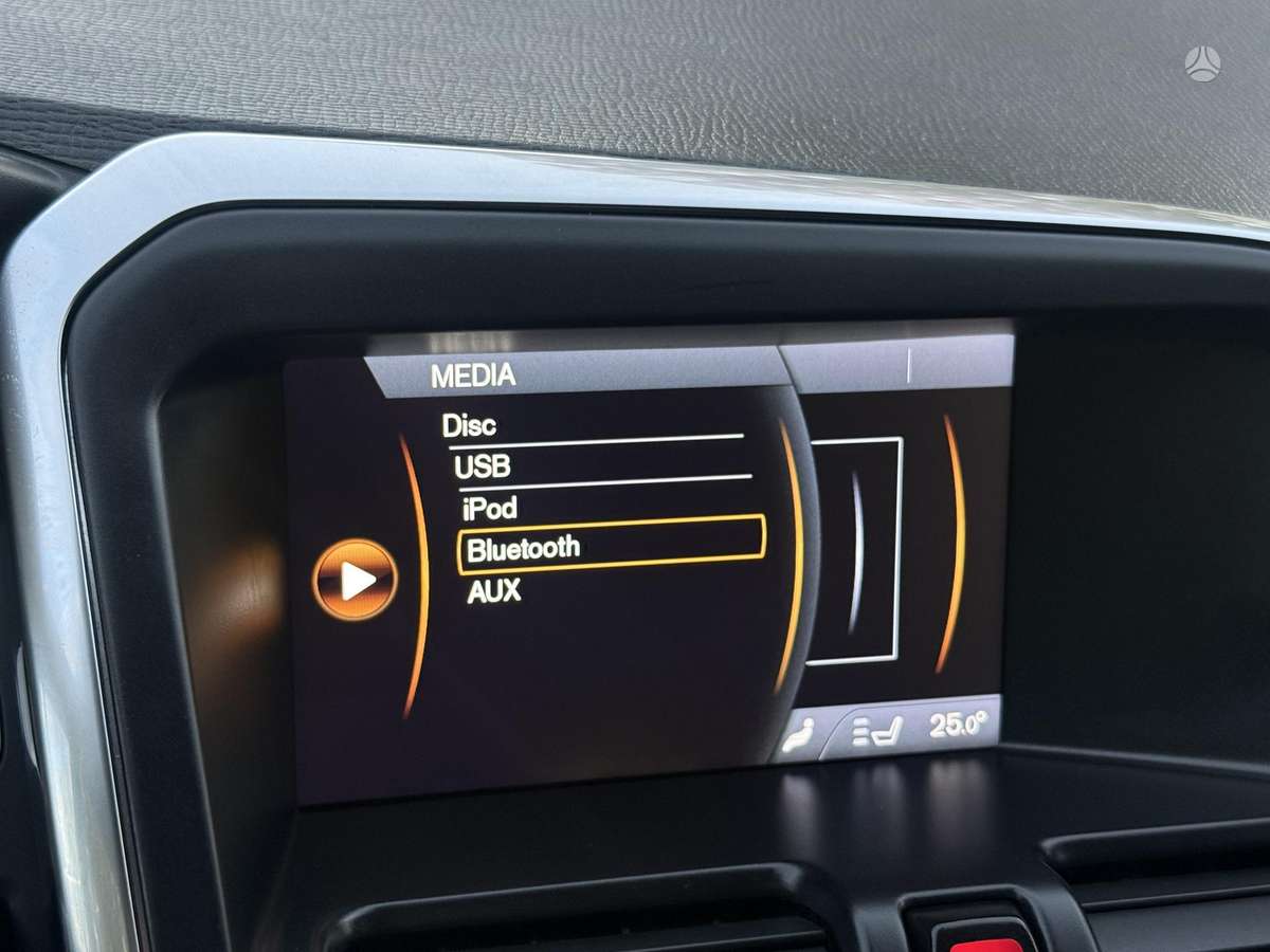 Volvo XC60 2011 — photo 23