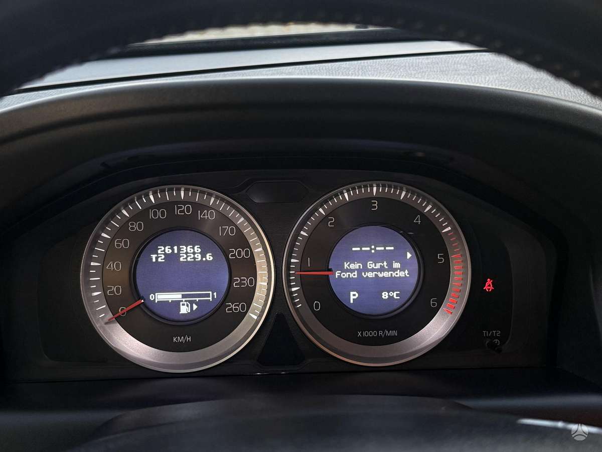 Volvo XC60 2011 — photo 28