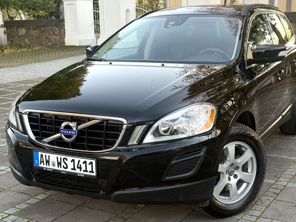 Volvo XC60 2011 — interior