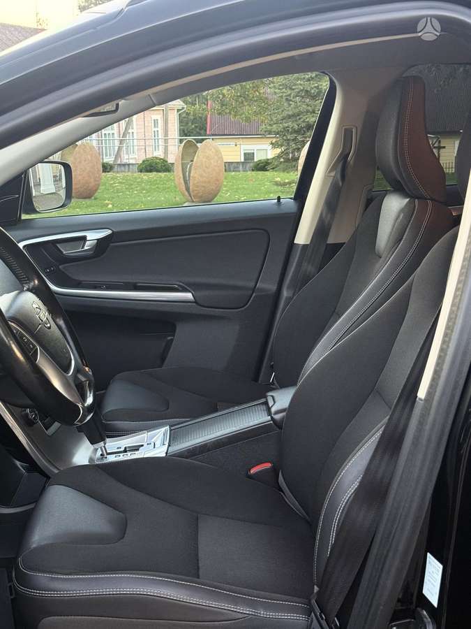 Volvo XC60 2011 — photo 30