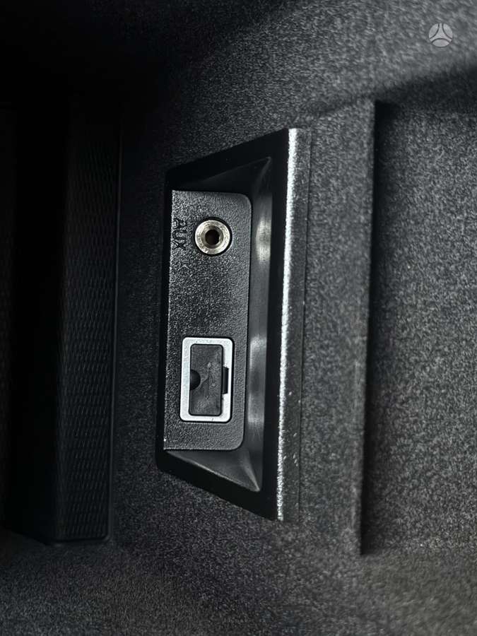 Volvo XC60 2011 — photo 34