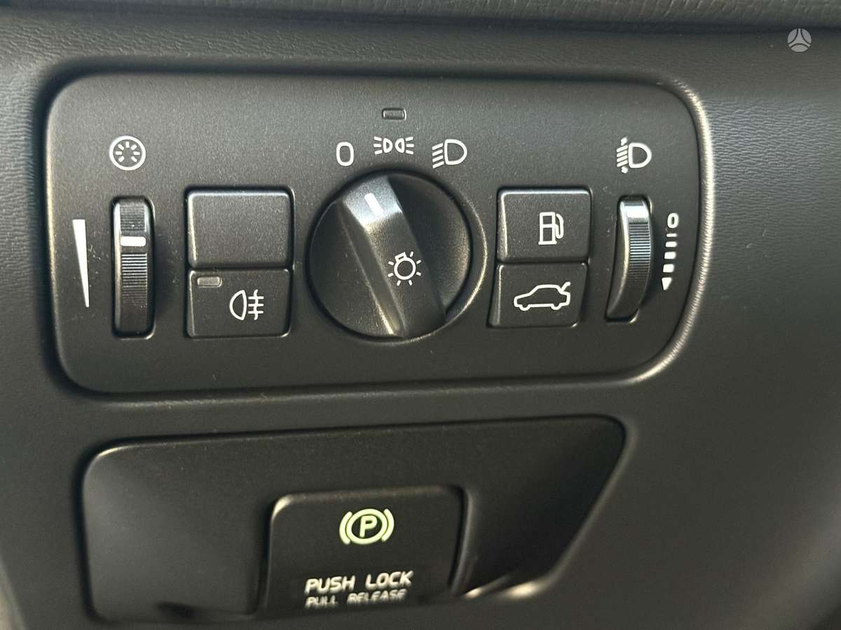 Volvo XC60 2011 — photo 35