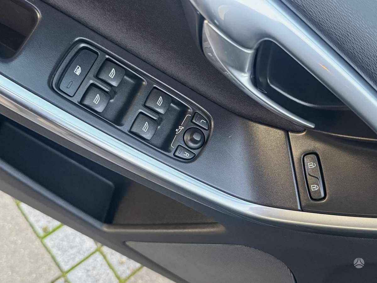 Volvo XC60 2011 — photo 37