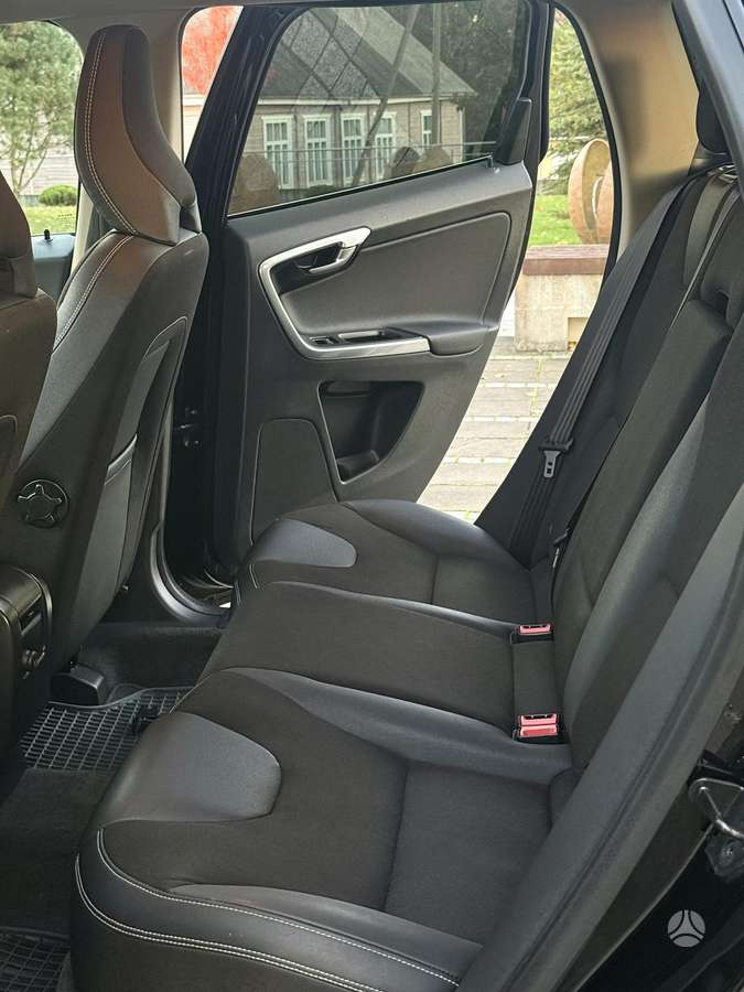 Volvo XC60 2011 — photo 38