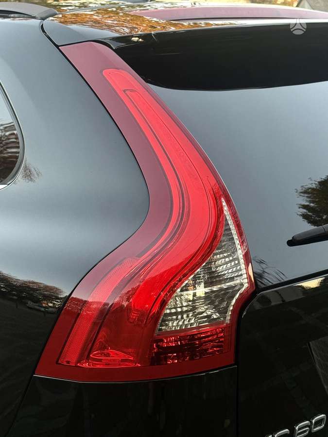 Volvo XC60 2011 — photo 43