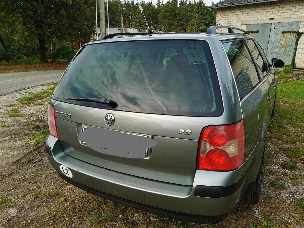 Volkswagen Passat 2004 — салон