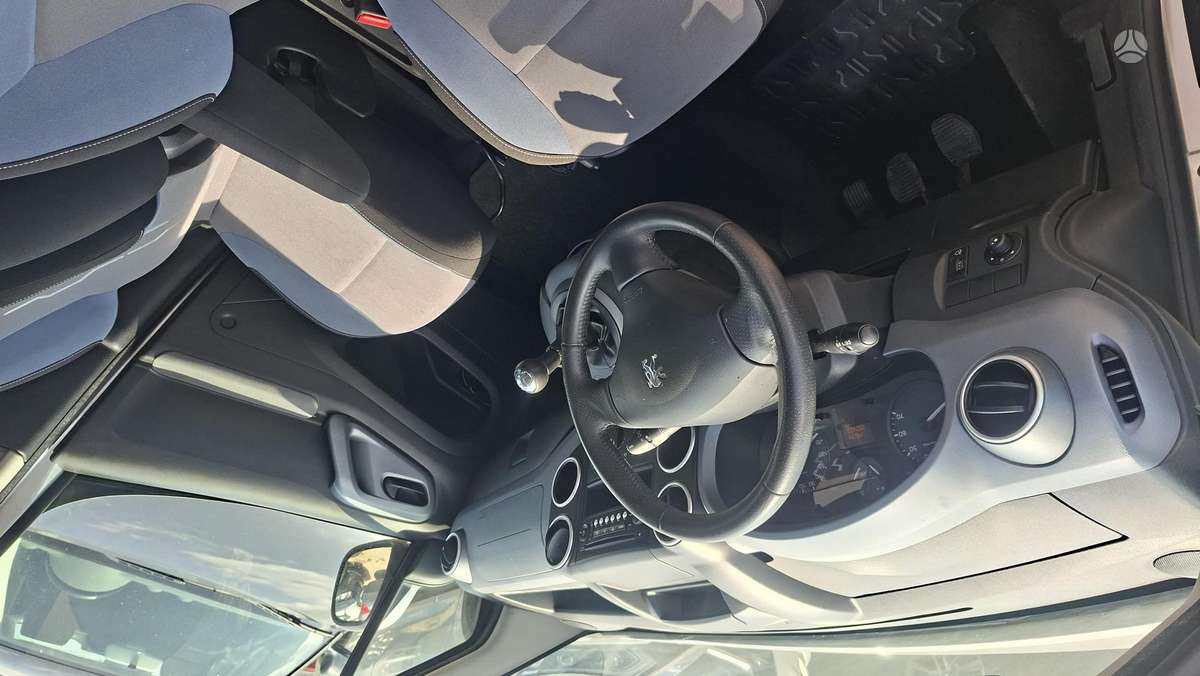 Peugeot Partner 2012 — photo 18