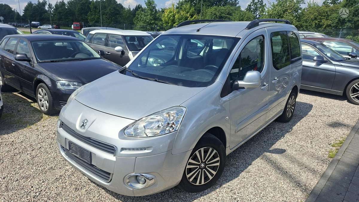 Peugeot Partner 2012 — rear view