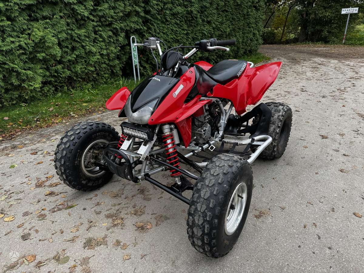 Honda TRX 2005 — rear view