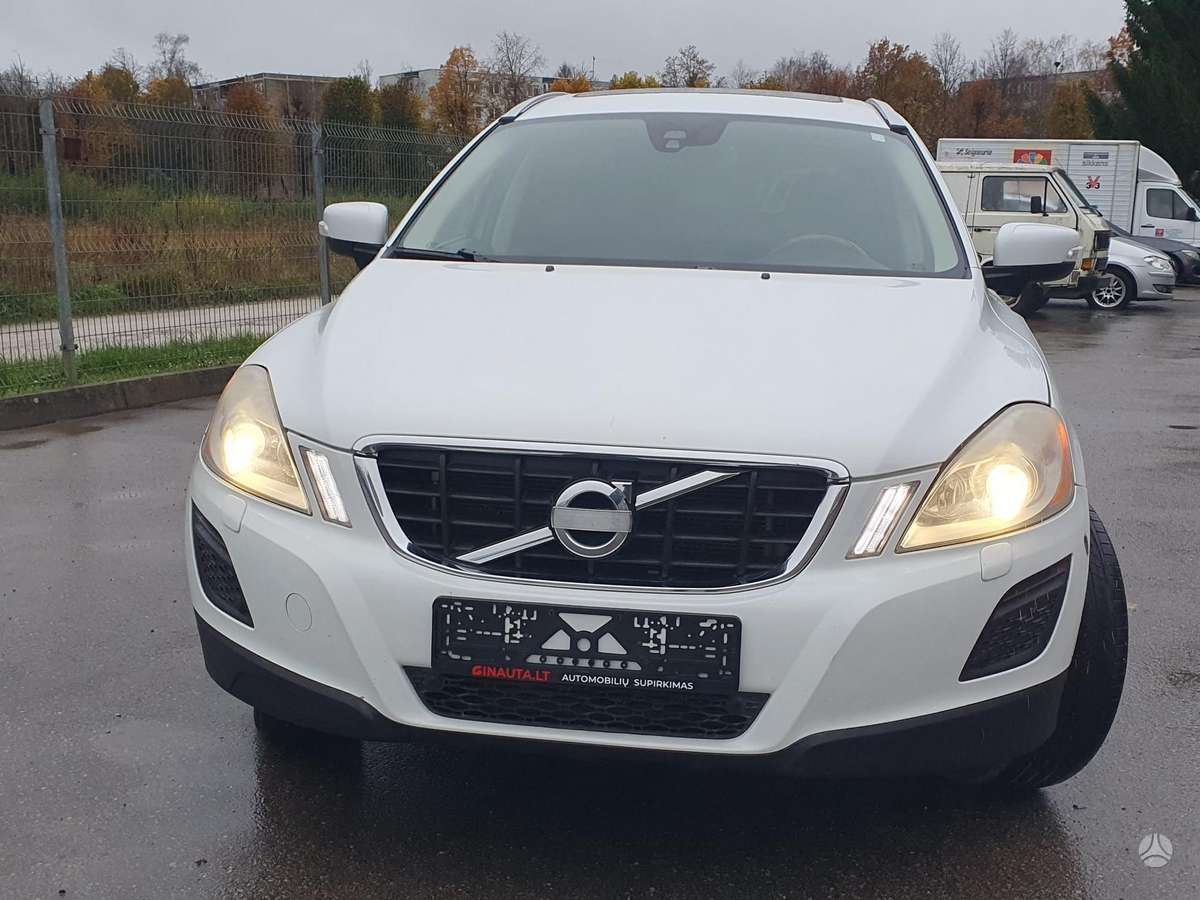 Volvo XC60 2013 — салон