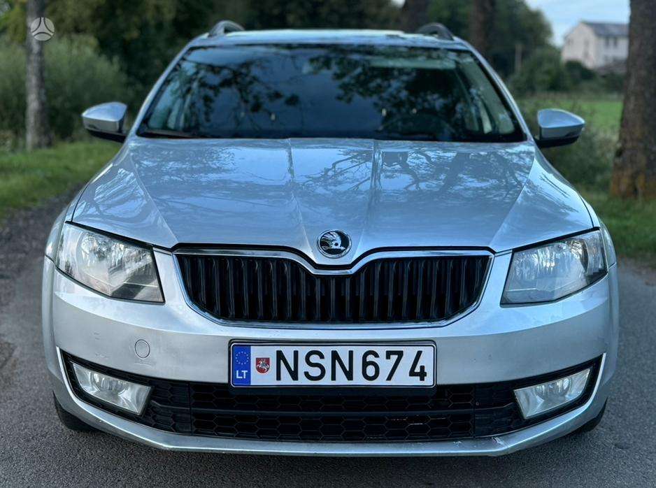 Skoda Octavia 2014 — rear view