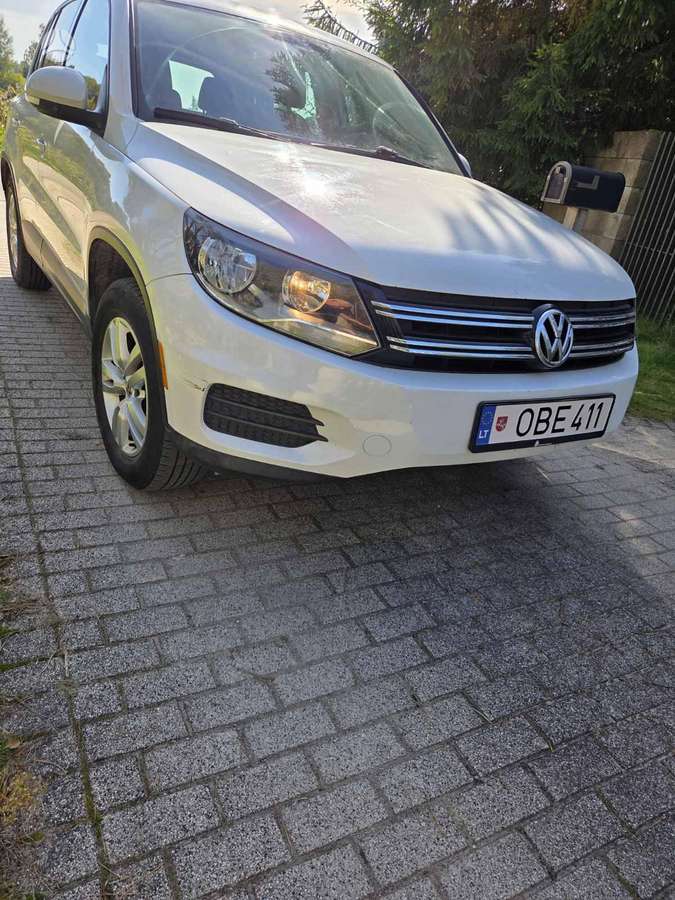 Volkswagen Tiguan 2012 — rear view
