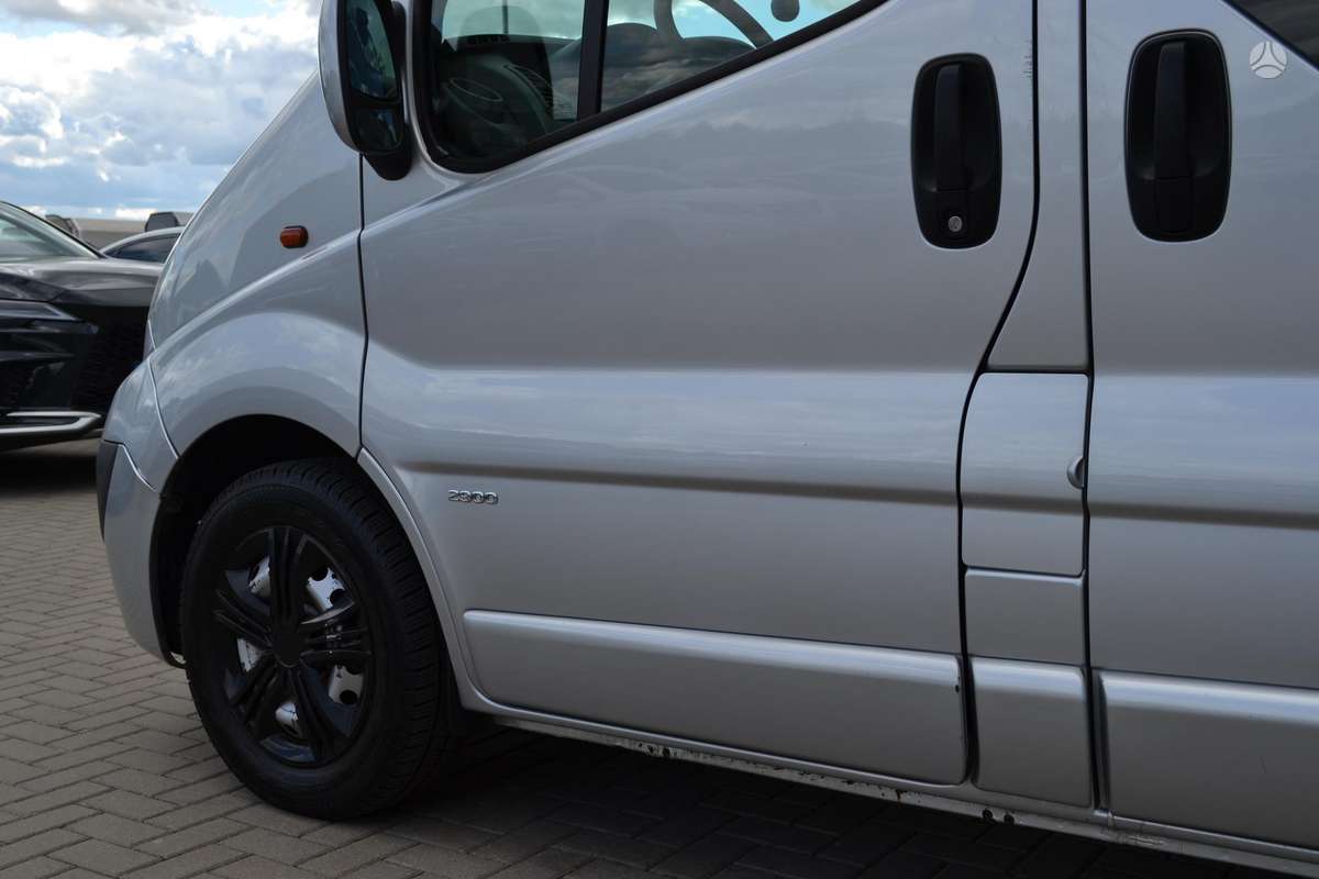 Opel Vivaro 2010 — photo 10